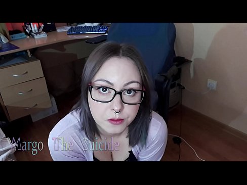 ❤️ Kynþokkafull stelpa með gleraugu sýgur dildó djúpt á myndavélinni ☑  Kynlíf hjá okkur is.onetubes.top ❌️❤